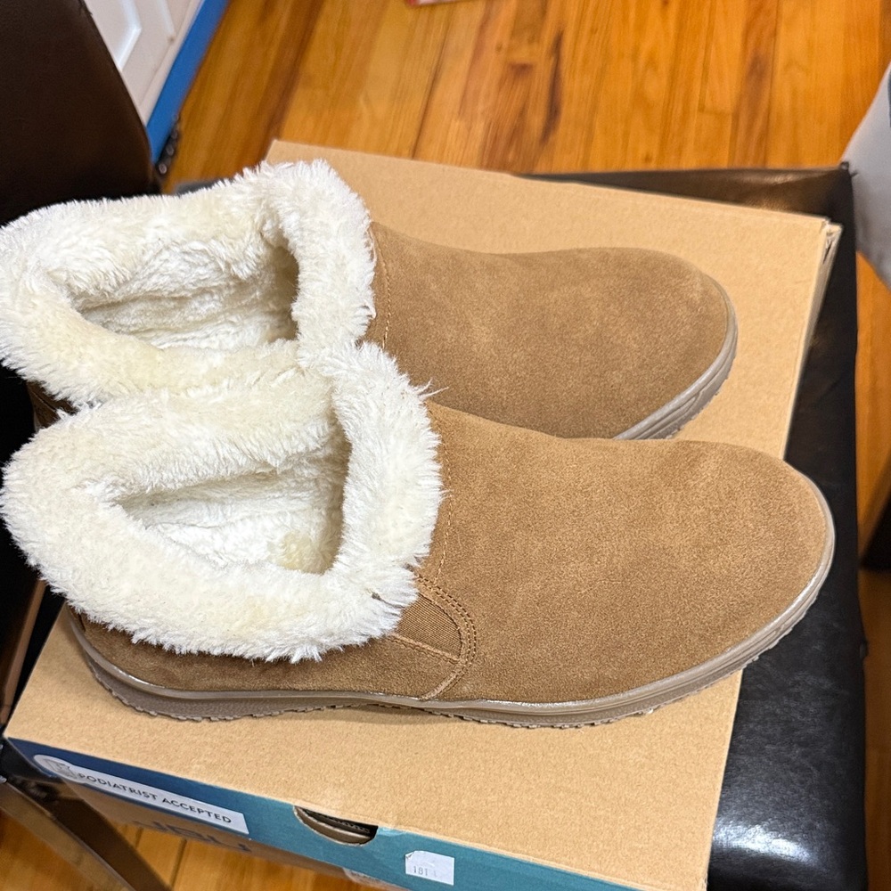 Minnetonka Cozy Tan Suede Boots with Faux Fur Lining size 9M - Picture 4 of 5